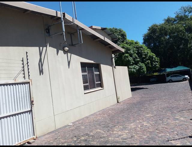 284M² BUSINESS FOR SALE IN BO-DORP